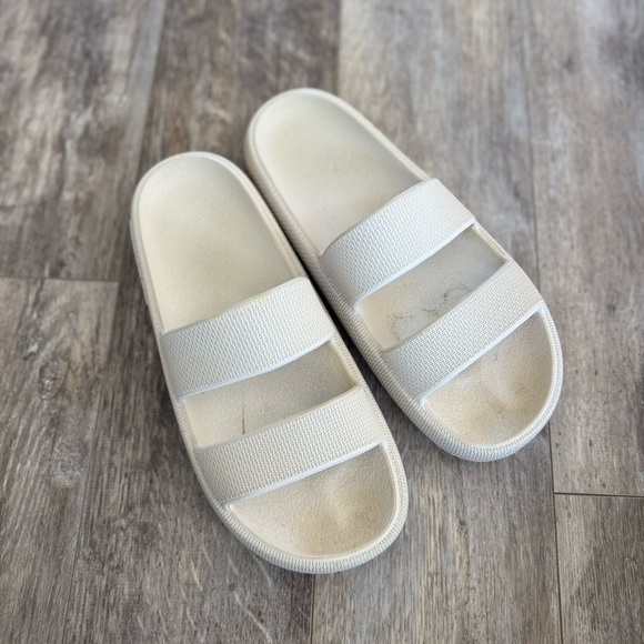 Victoria’s Secret PINK Two-Strap Foam Slip-on Platform Sandals - Cream - Picture 1 of 6